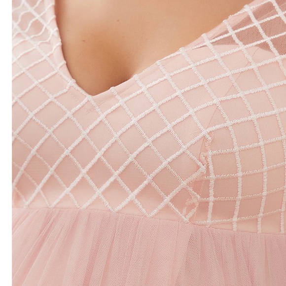 NWT Perfect pink maternity baby shower/ gender, reveal gown - Picture 5 of 7